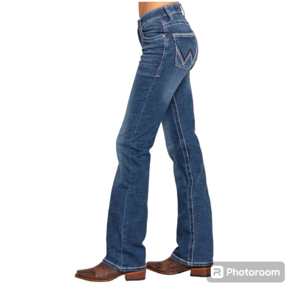 LIKE NEW! Wrangler Boot Cut Dark Wash Jeans, Women's Size 5 X 34 - Picture 1 of 9